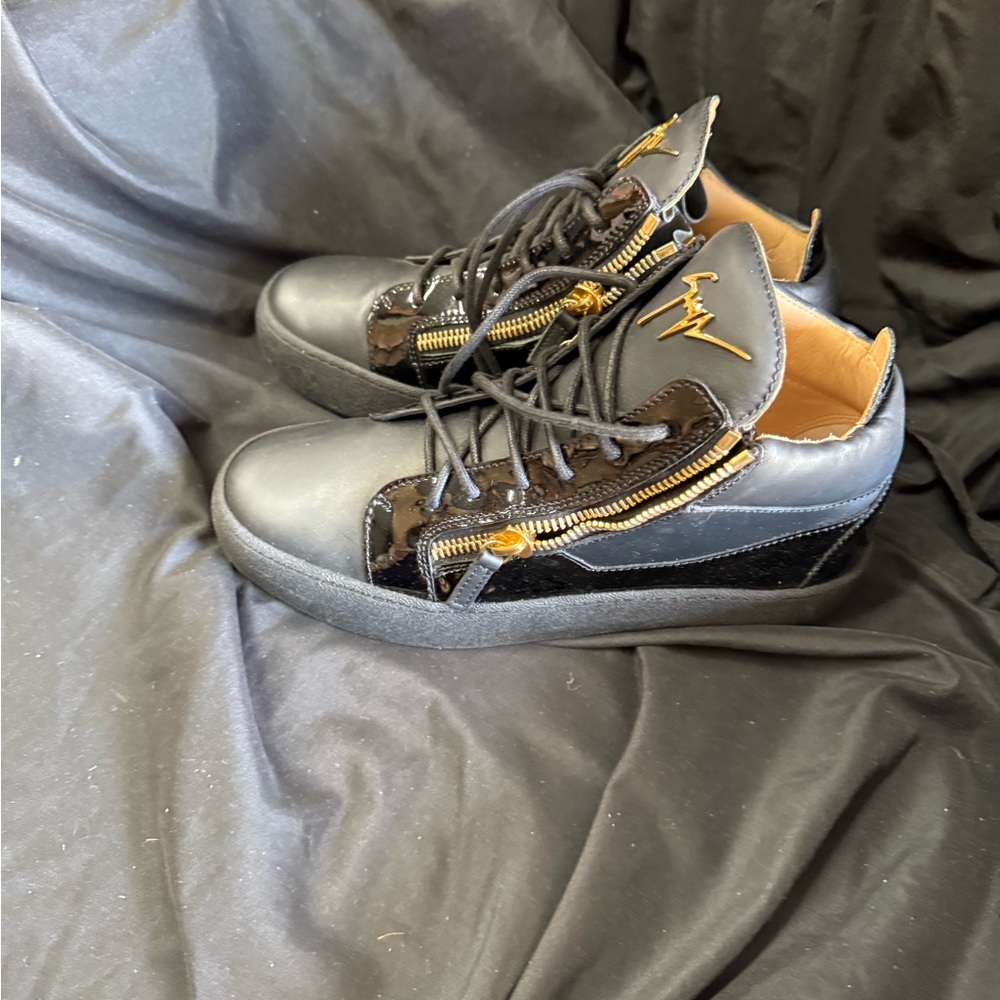Giuseppe Zanotti Black and Gold Athletic Shoes Sleek Design